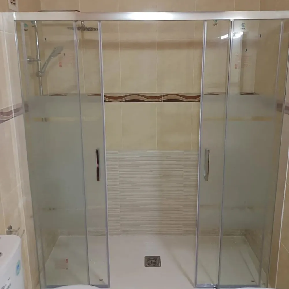Bañera cambiada por pie de ducha en Cáceres