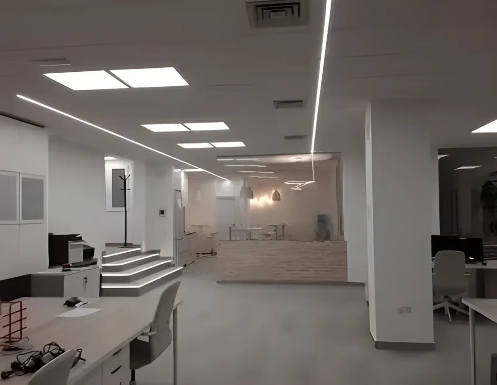 Local comercial reformado por empresa de Reformas Cáceres